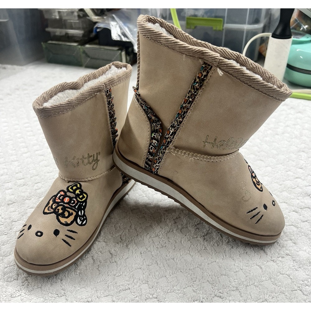 Hello Kitty Sanrio kids faux fur boots size 11 - Picture 2 of 8